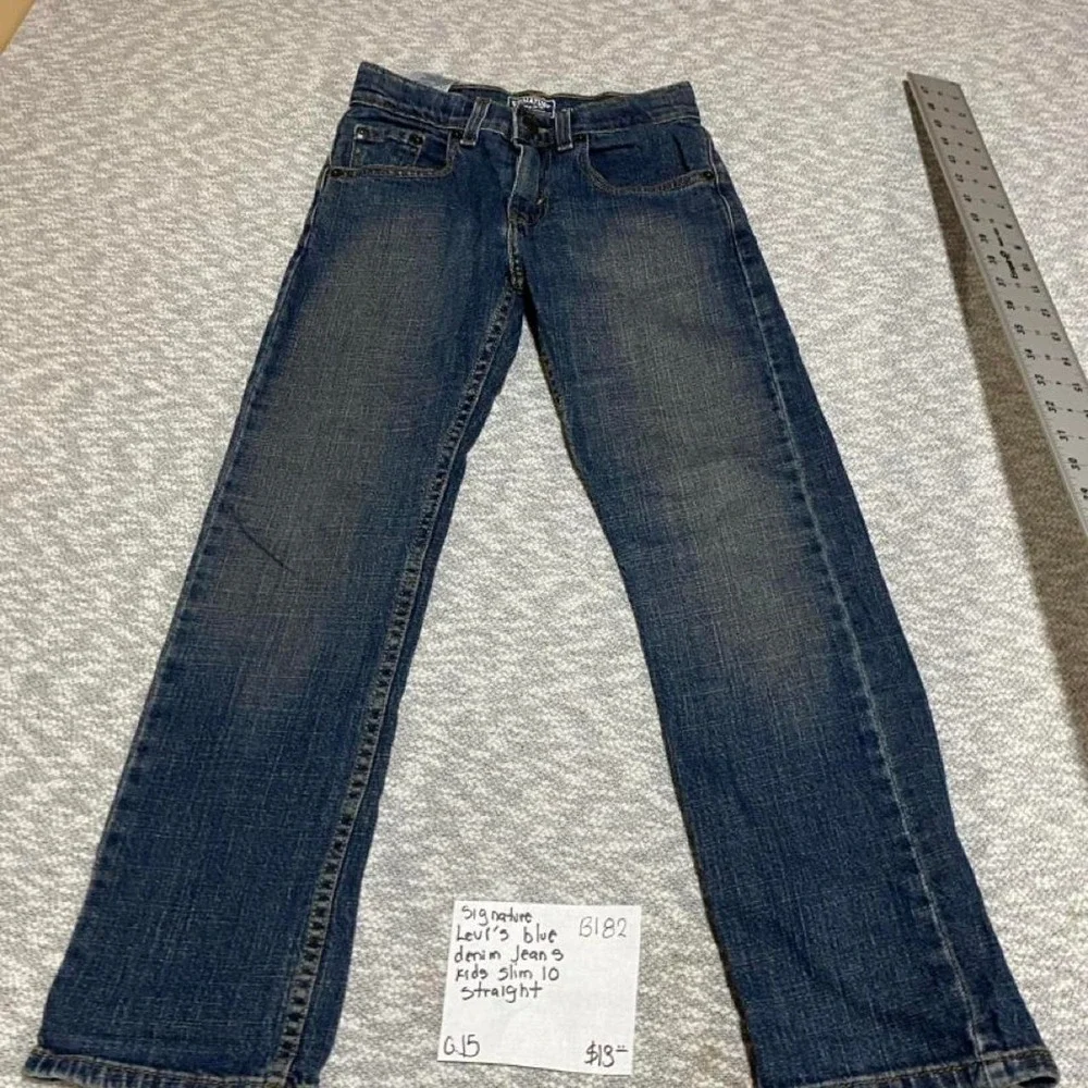 Levi's Signature Straight Blue Denim slim Jeans Size 10 Kids Straight. SKU-B182